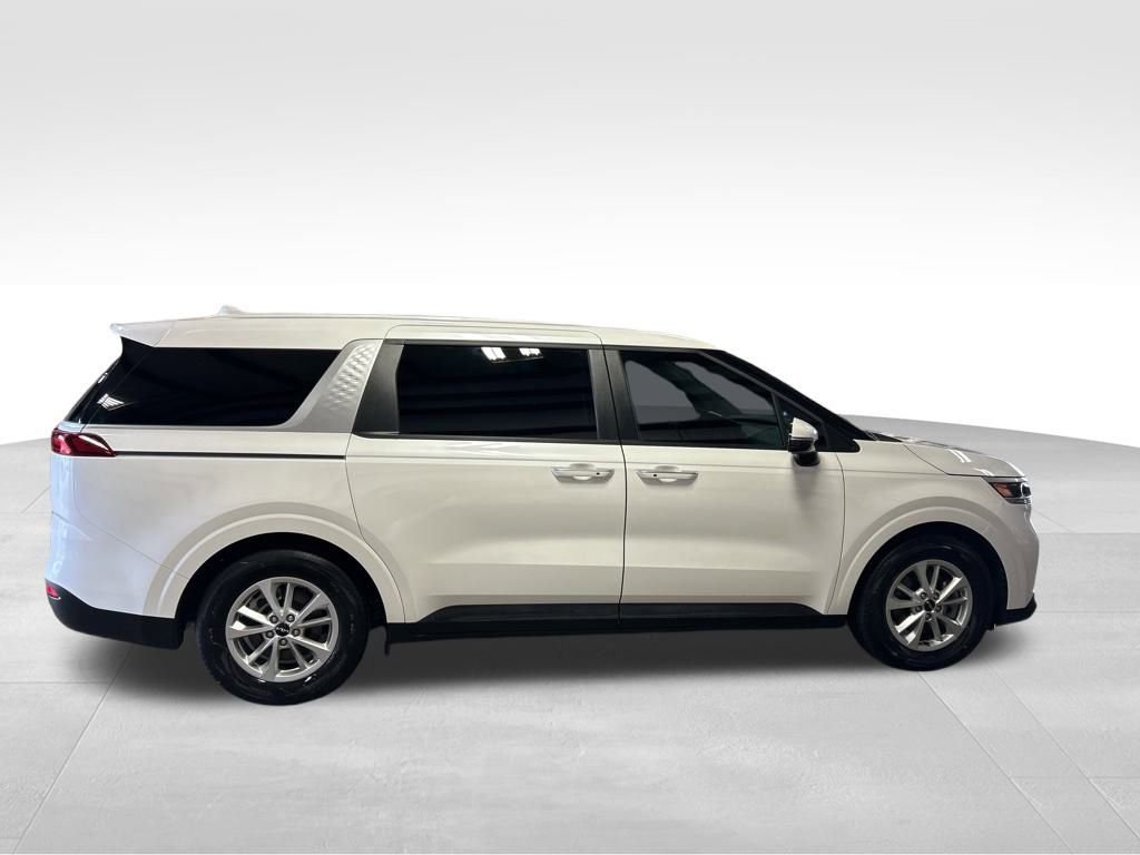 Certified 2024 Kia Carnival LX image 7