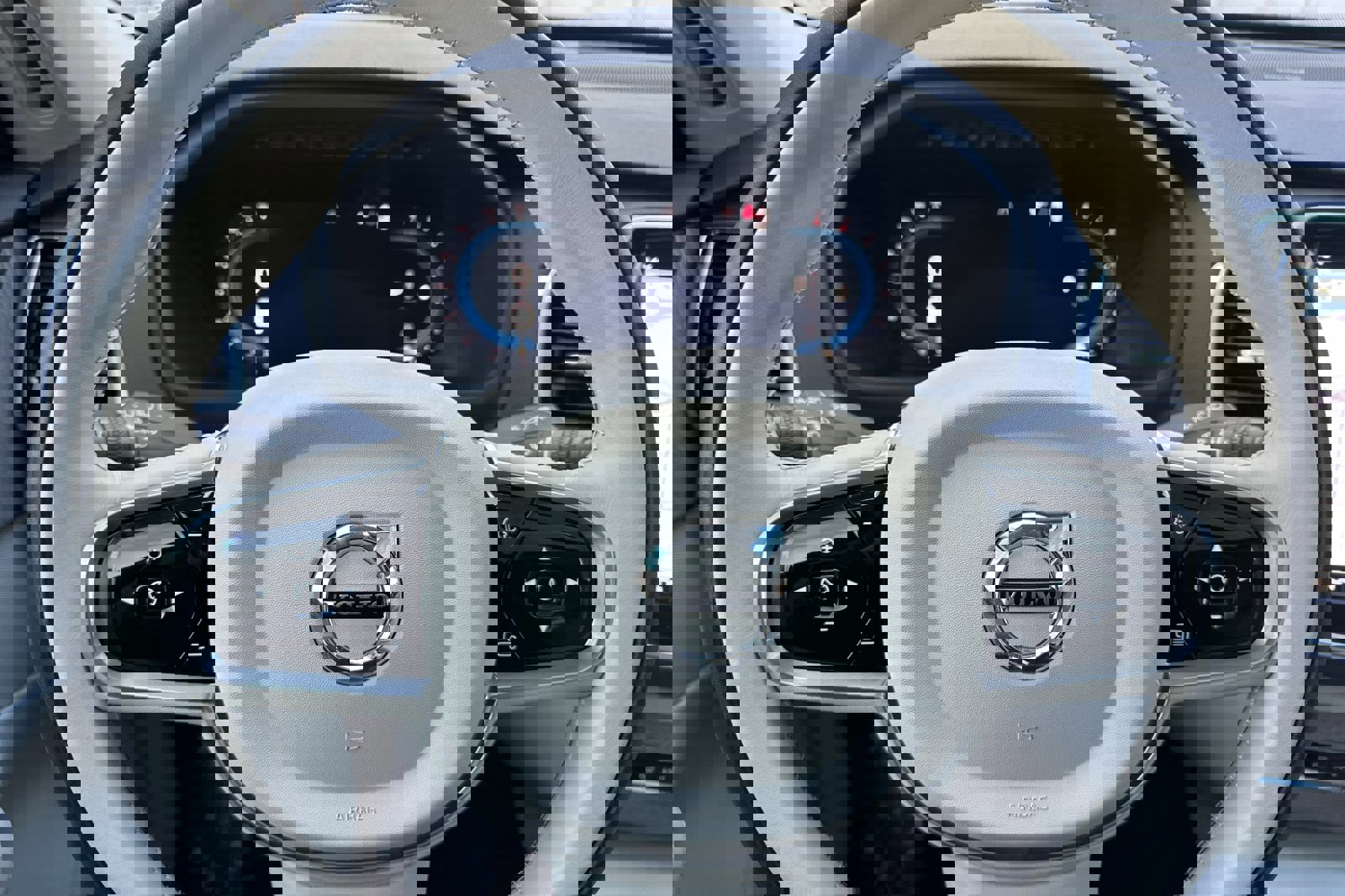 Certified 2023 Volvo XC90 B6 Plus w/ Protection Package Premier image 27