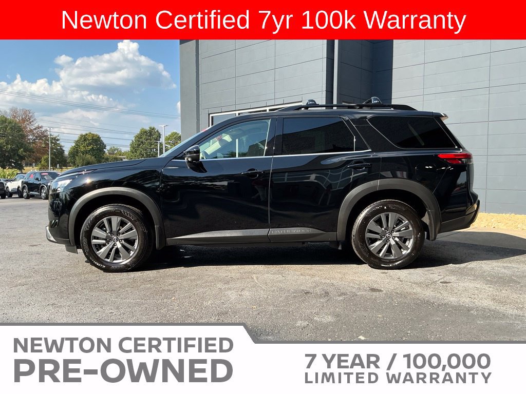 Used 2025 Nissan Pathfinder SV FWD image 3