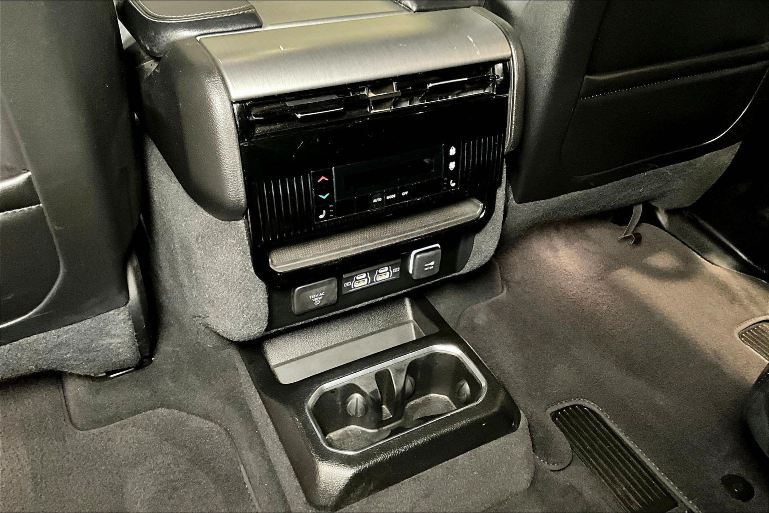 Used 2025 Jeep Wagoneer Series II AWD/4WD image 11