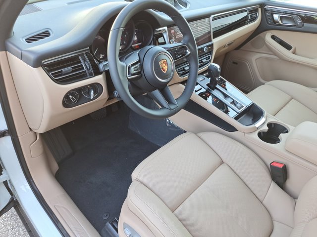 New 2026 Porsche Macan image 25