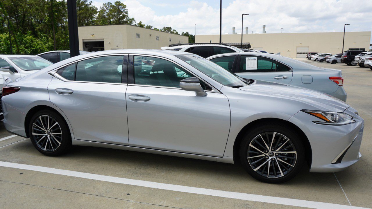 Certified 2025 Lexus ES 350 w/ Premium Package FWD image 4