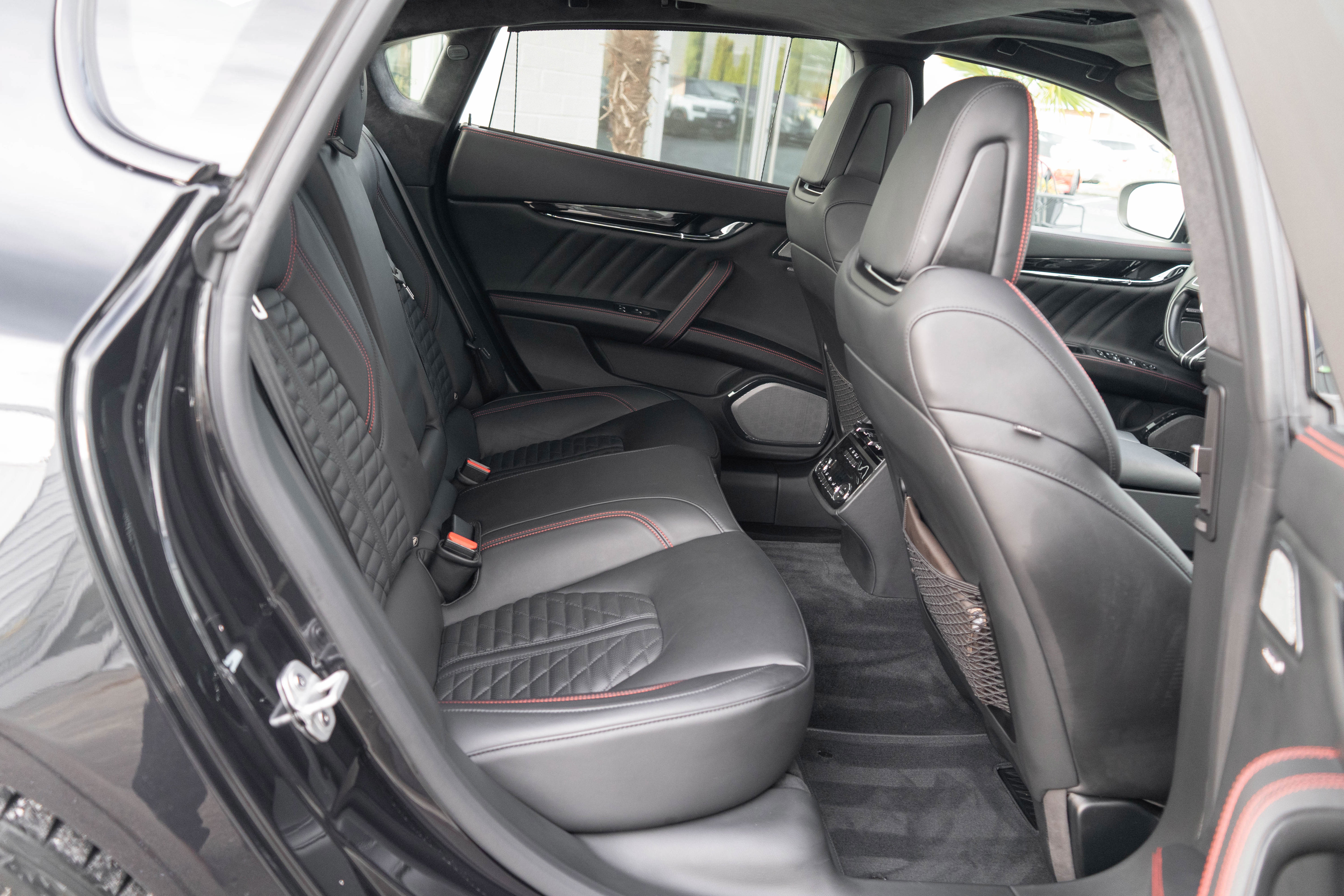 Used 2021 Maserati Quattroporte Trofeo RWD image 32