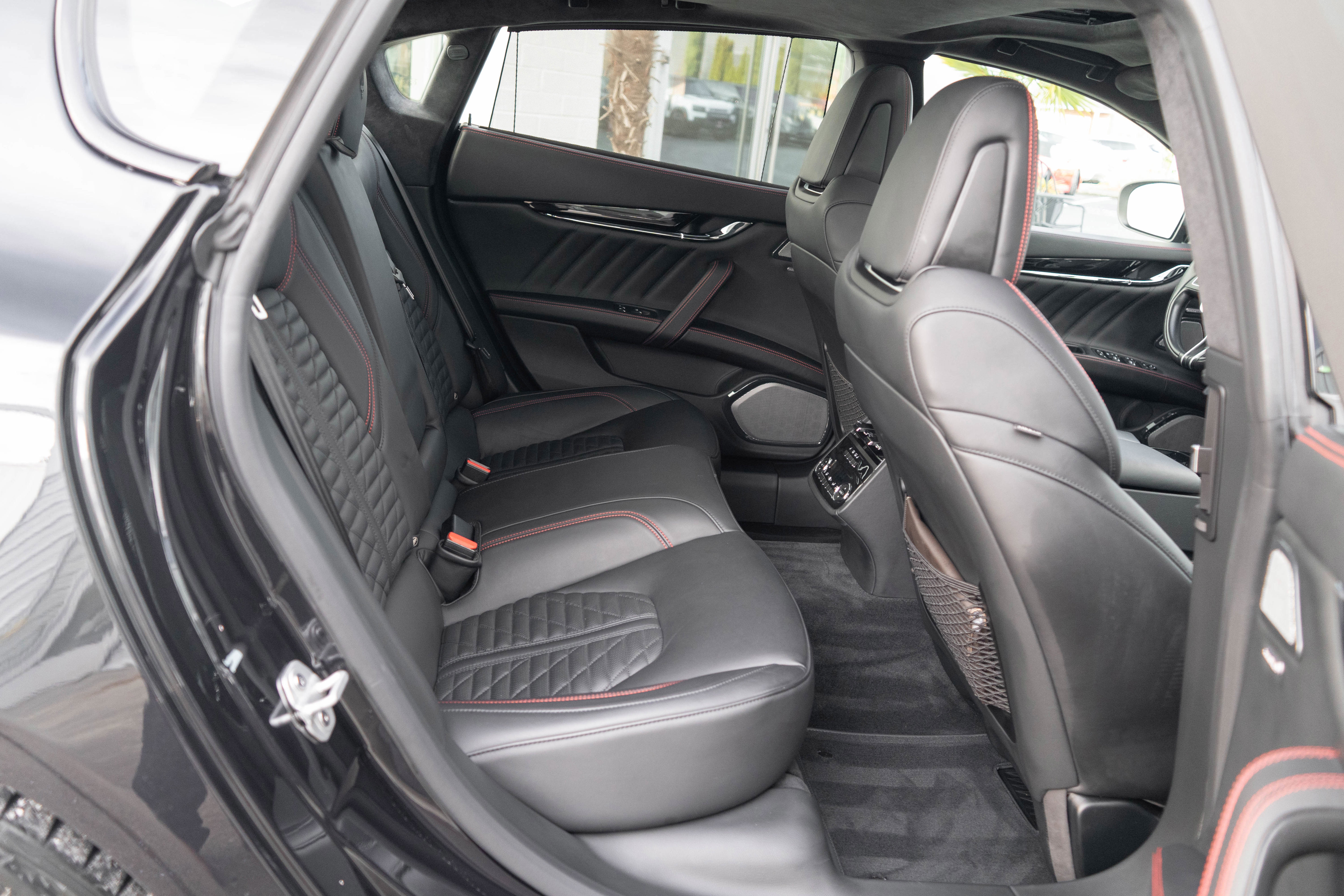 Used 2021 Maserati Quattroporte Trofeo image 32