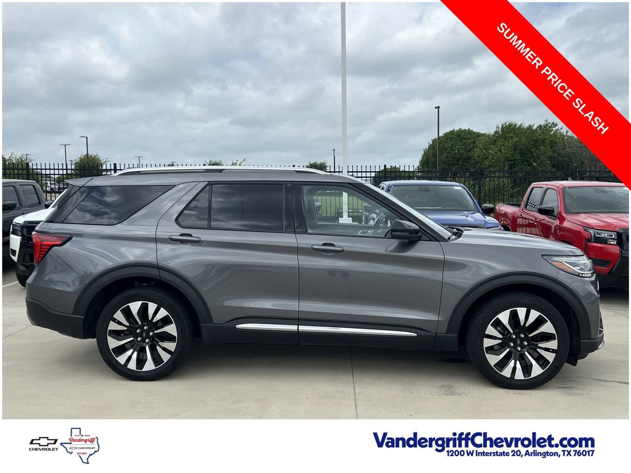 Used 2025 Ford Explorer Platinum w/ LUX Leather Package AWD/4WD image 2