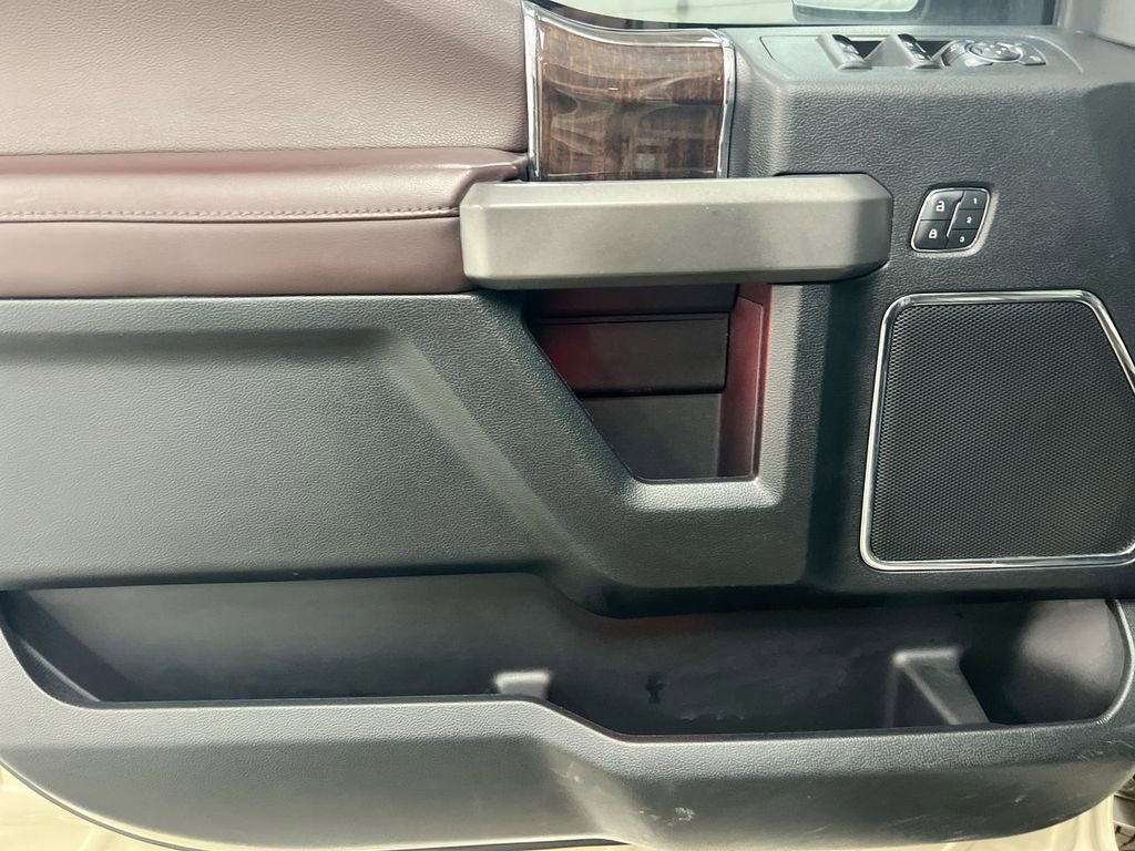 Used 2017 Ford F150 Platinum w/ Equipment Group 701A Luxury AWD/4WD image 22