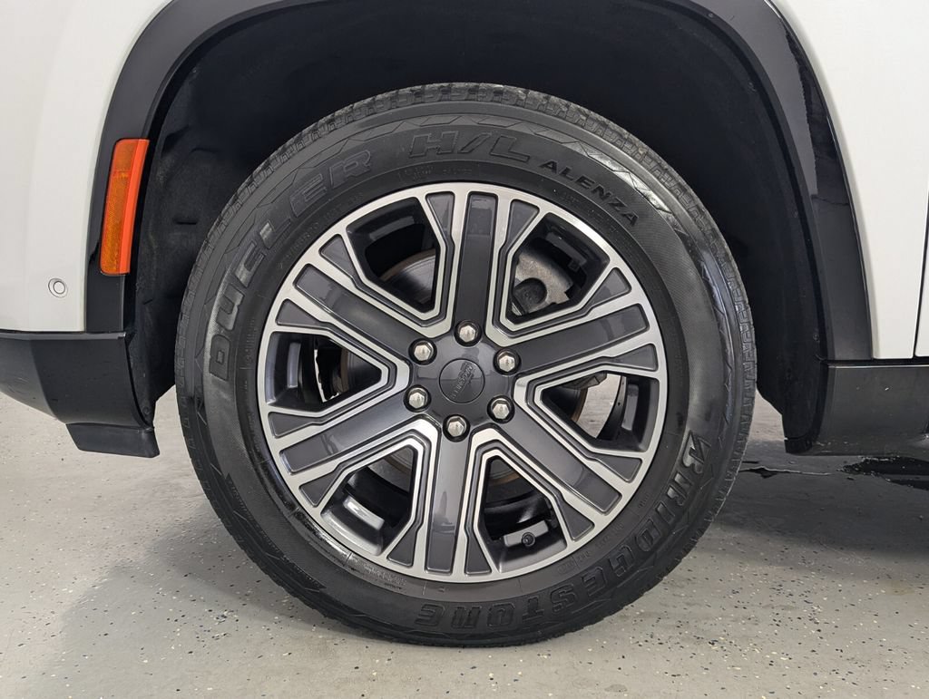 Used 2024 Jeep Wagoneer Series II w/ Flexible Seating Group RWD image 9