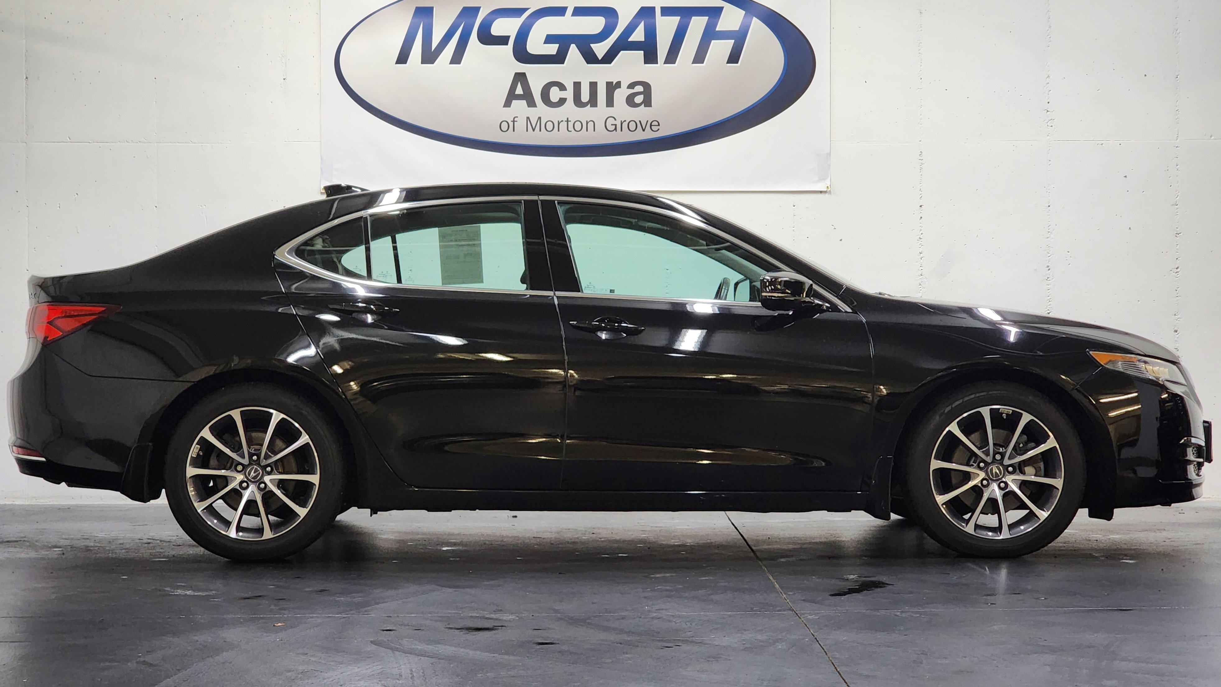 Used 2017 Acura TLX V6 image 2