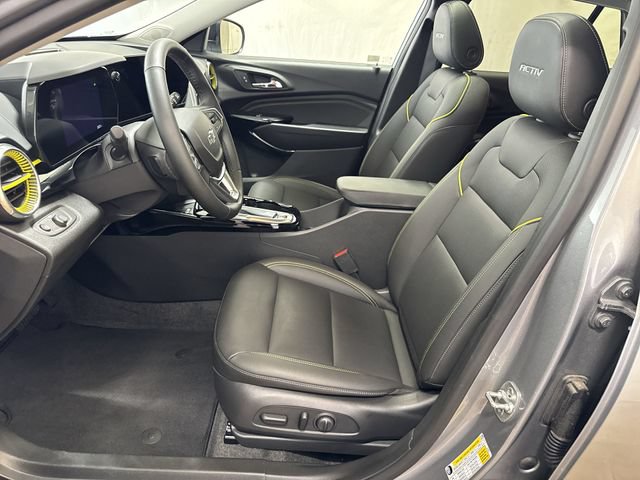 Used 2025 Chevrolet Trax ACTIV w/ Sunroof Package FWD image 10