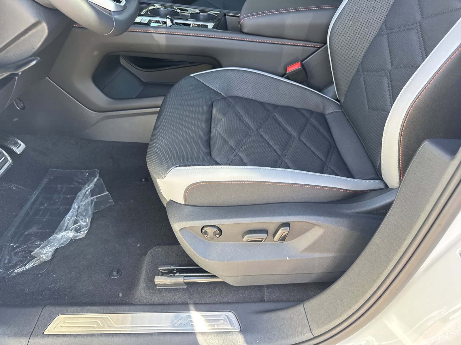 New 2026 Volkswagen Atlas Peak Edition image 13