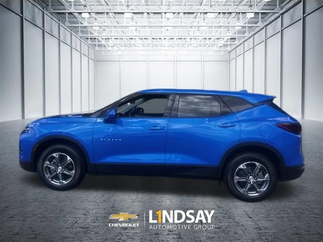 Certified 2025 Chevrolet Blazer LT FWD image 3