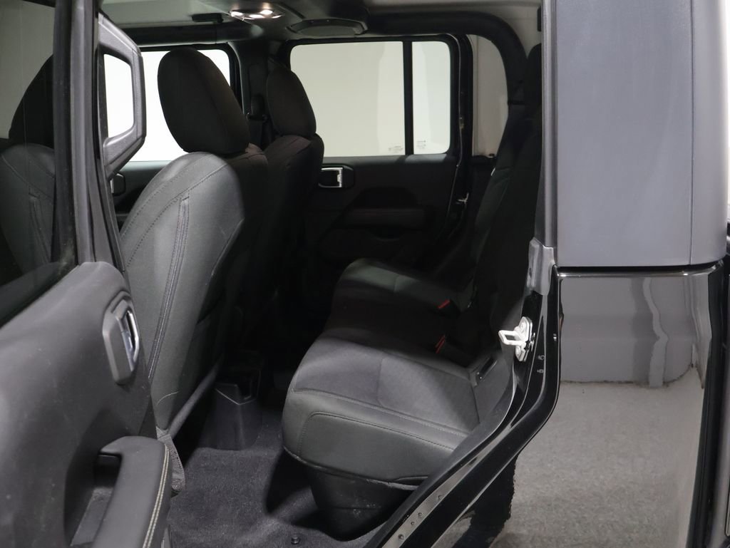 Used 2020 Jeep Gladiator Overland image 17