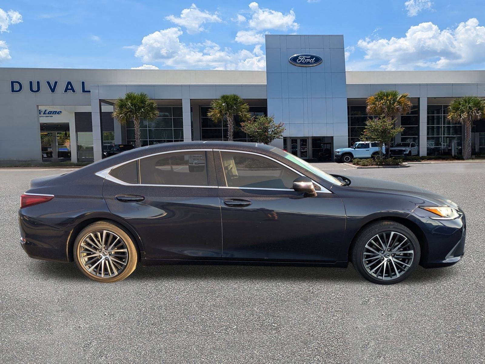 Used 2023 Lexus ES 350 w/ Premium Package image 3