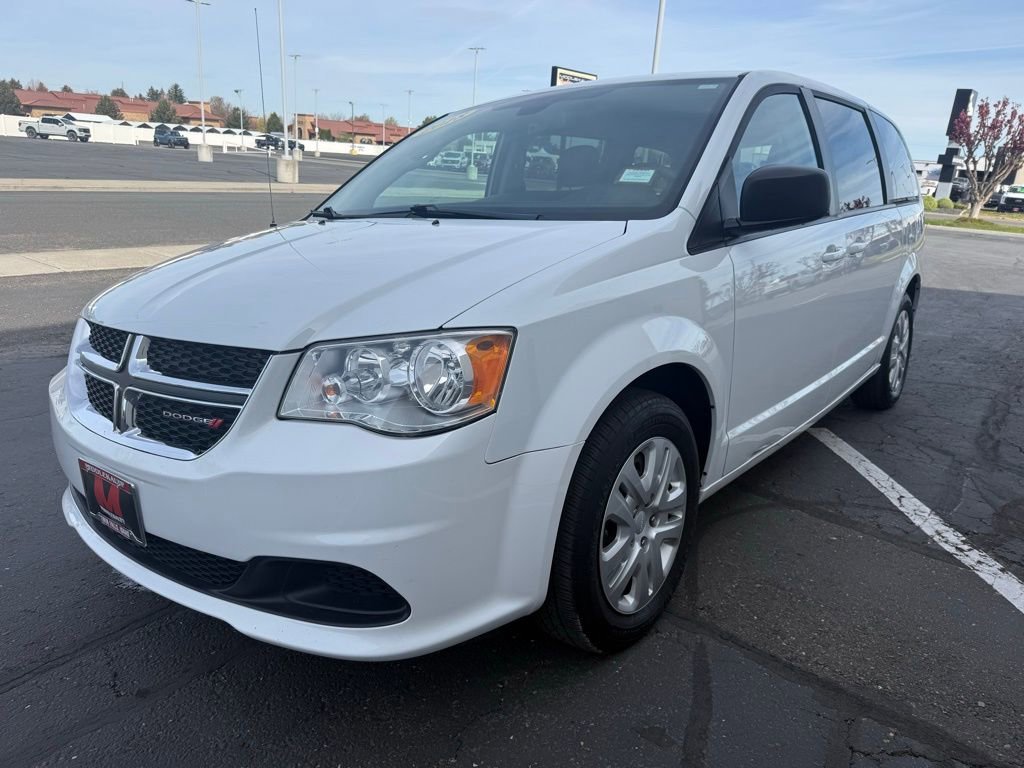 Used 2018 Dodge Grand Caravan SE w/ UConnect Hands-Free Group image 3