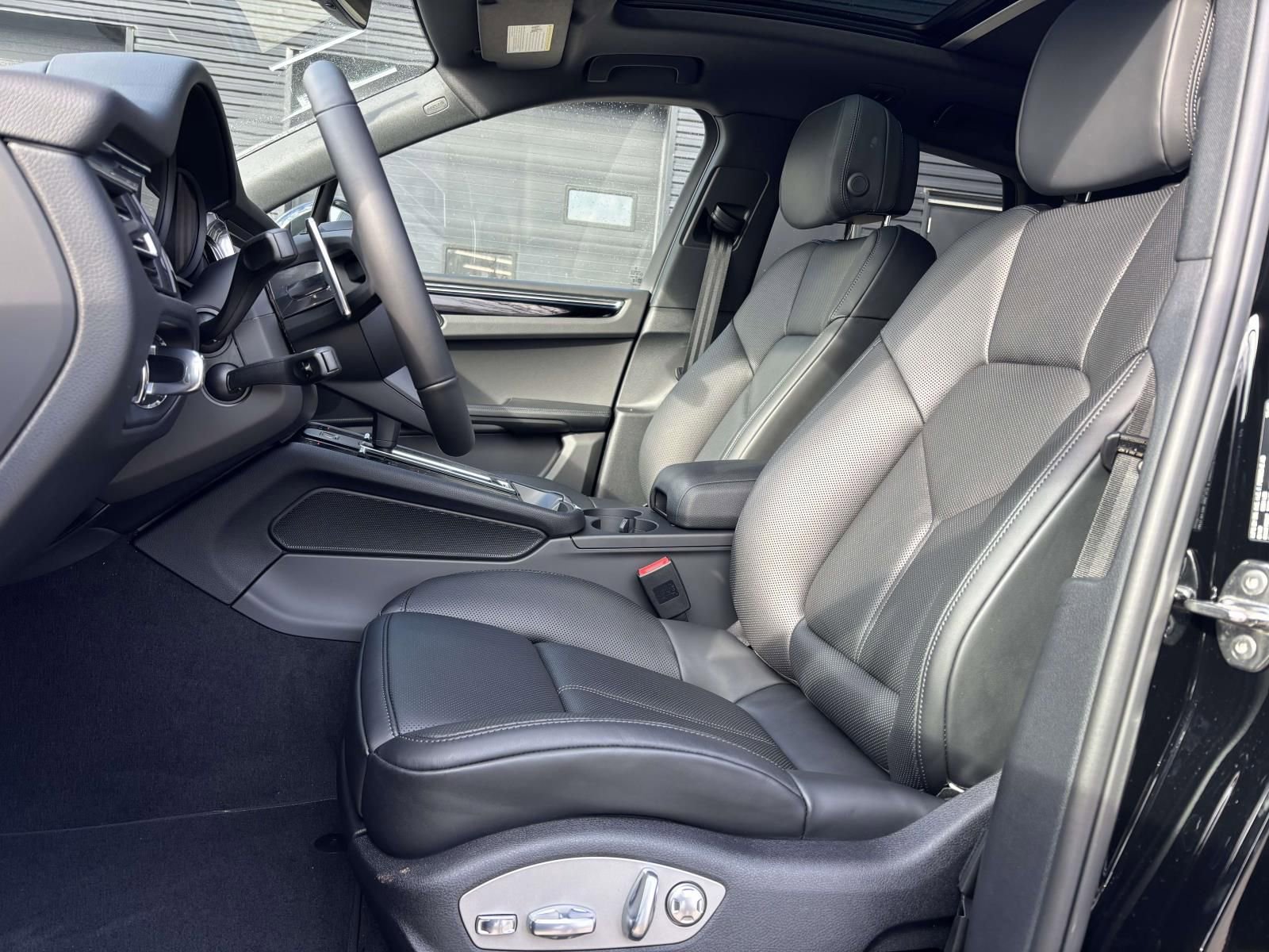 New 2026 Porsche Macan image 5