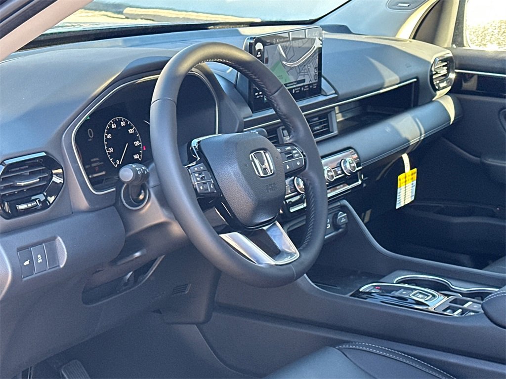 New 2025 Honda Pilot Touring image 14