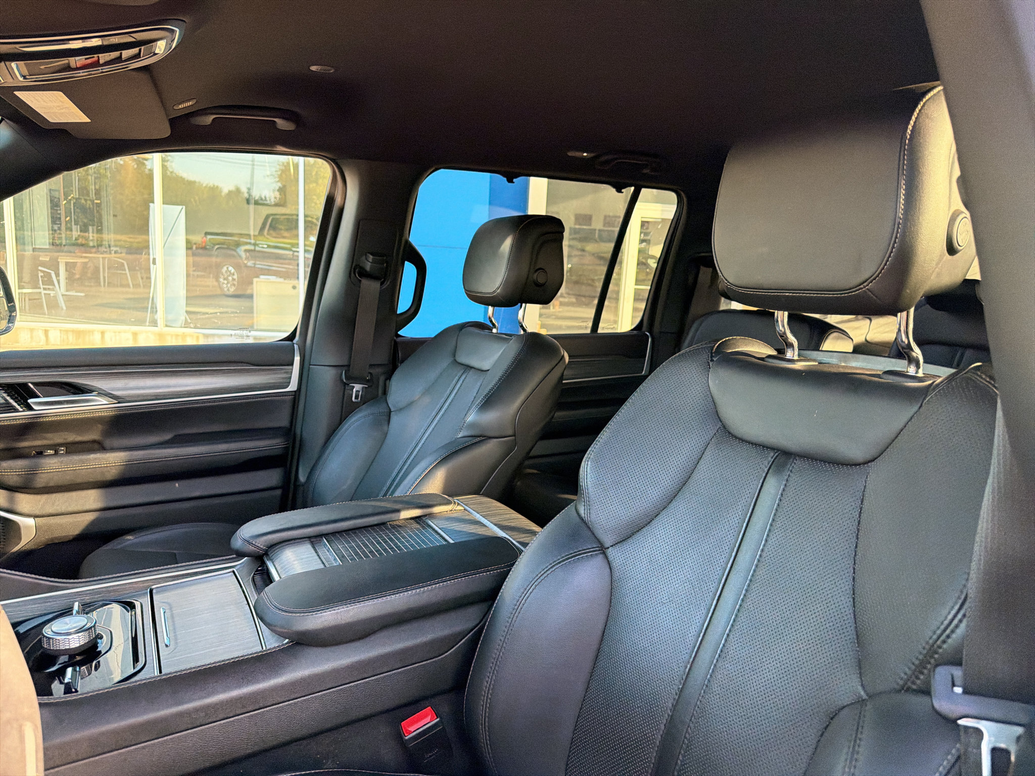 Used 2024 Jeep Wagoneer Series II w/ Convenience Group I AWD/4WD image 23