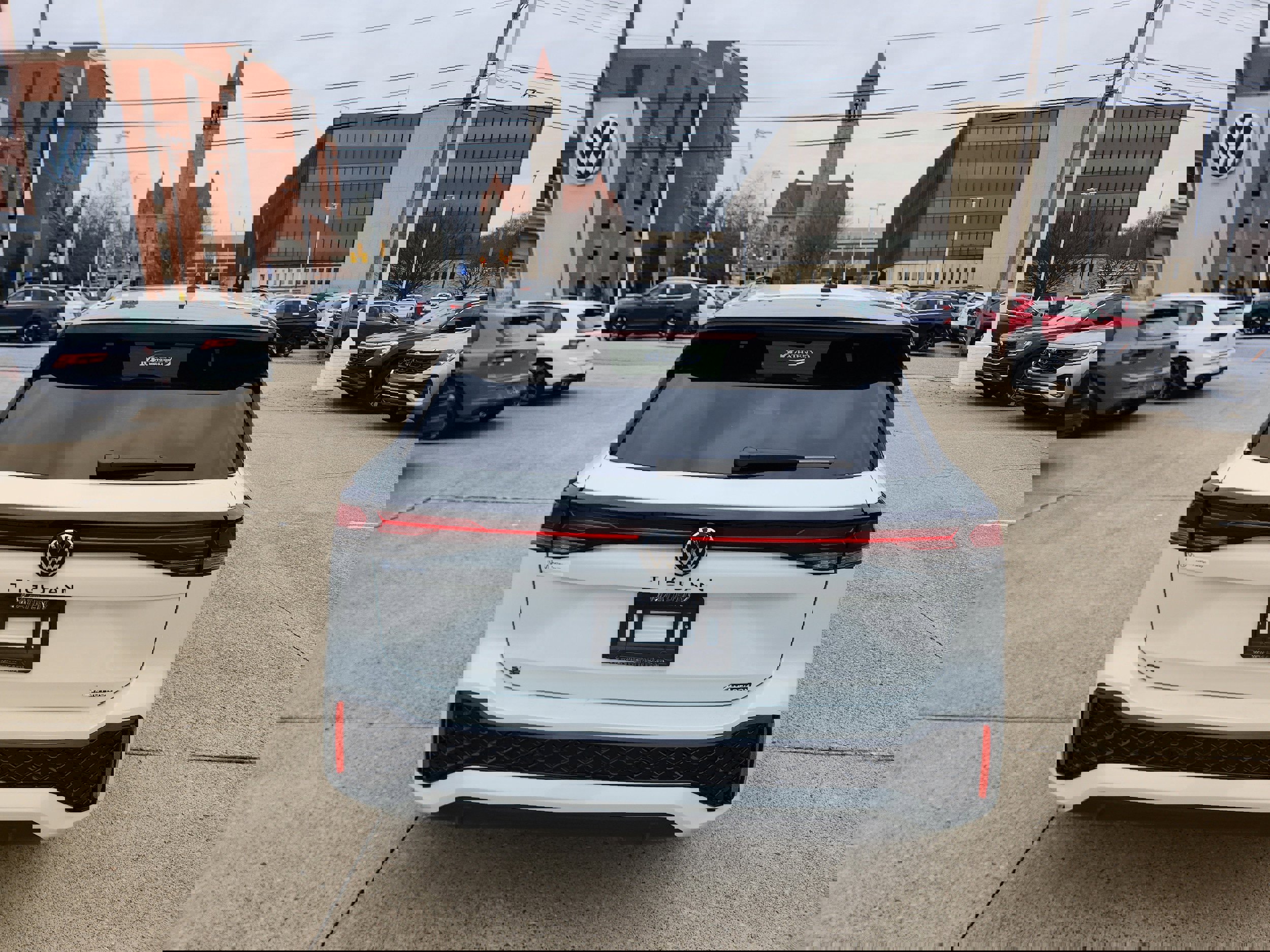 New 2026 Volkswagen Tiguan SE R-Line image 4