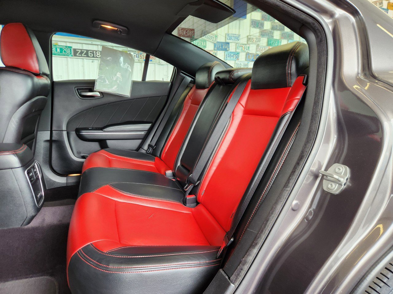Used 2017 Dodge Charger SXT RWD image 6