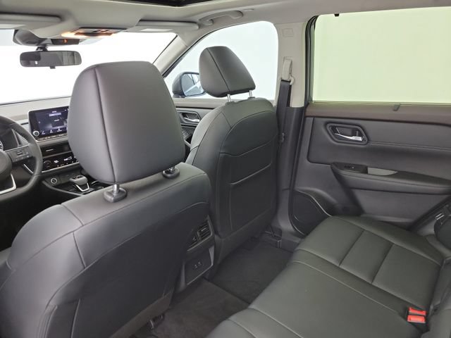 Used 2023 Nissan Rogue SV w/ SV Premium B Package FWD image 14