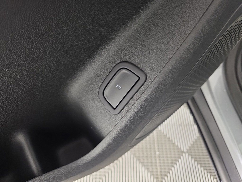 New 2026 Chevrolet Traverse LT w/ Sun and Wheel Package image 13