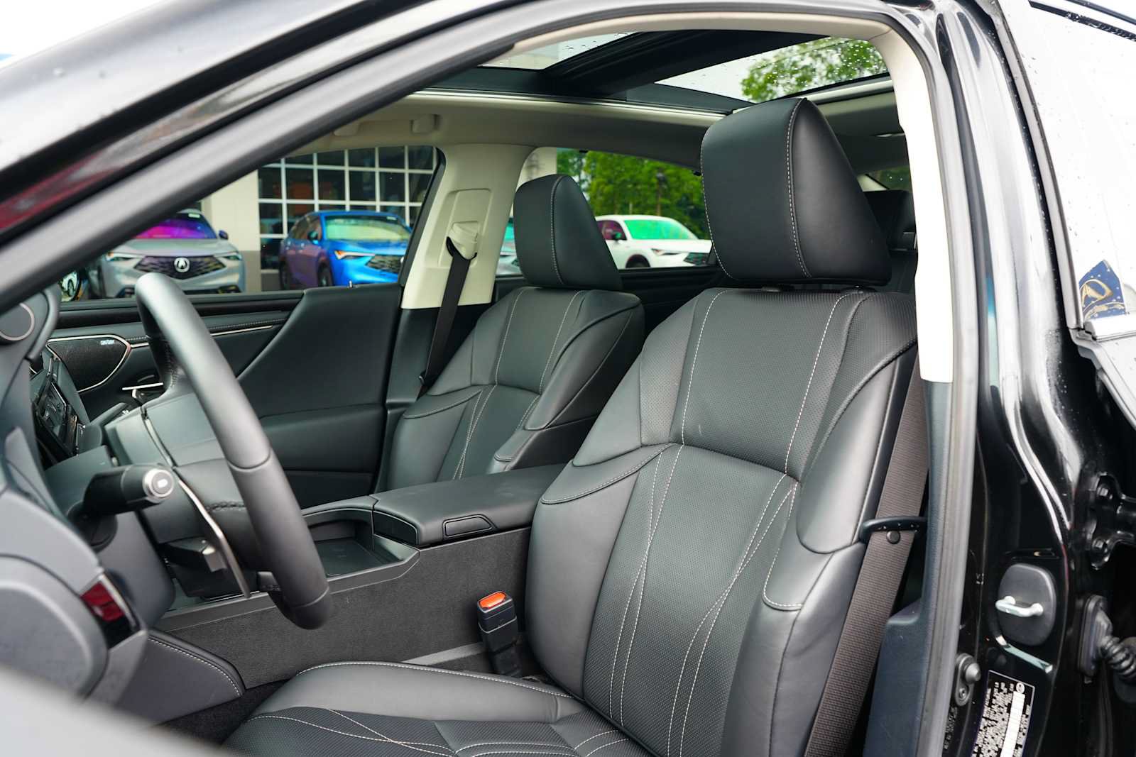 Used 2024 Lexus ES 350 Ultra Luxury w/ Accessory Package (Z2) FWD image 17