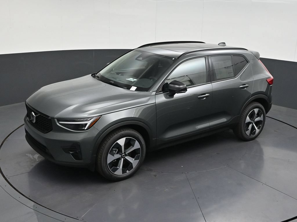 New 2026 Volvo XC40 B5 Plus w/ Climate Package AWD/4WD image 14