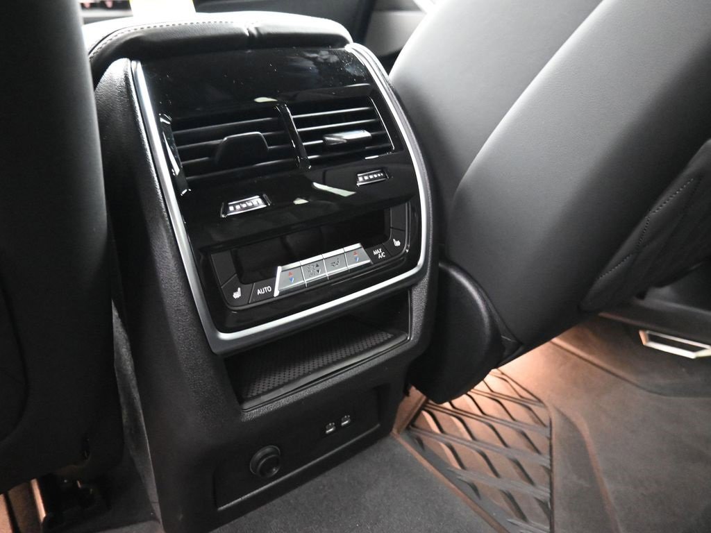 New 2026 BMW X7 M60i w/ Executive Package image 13