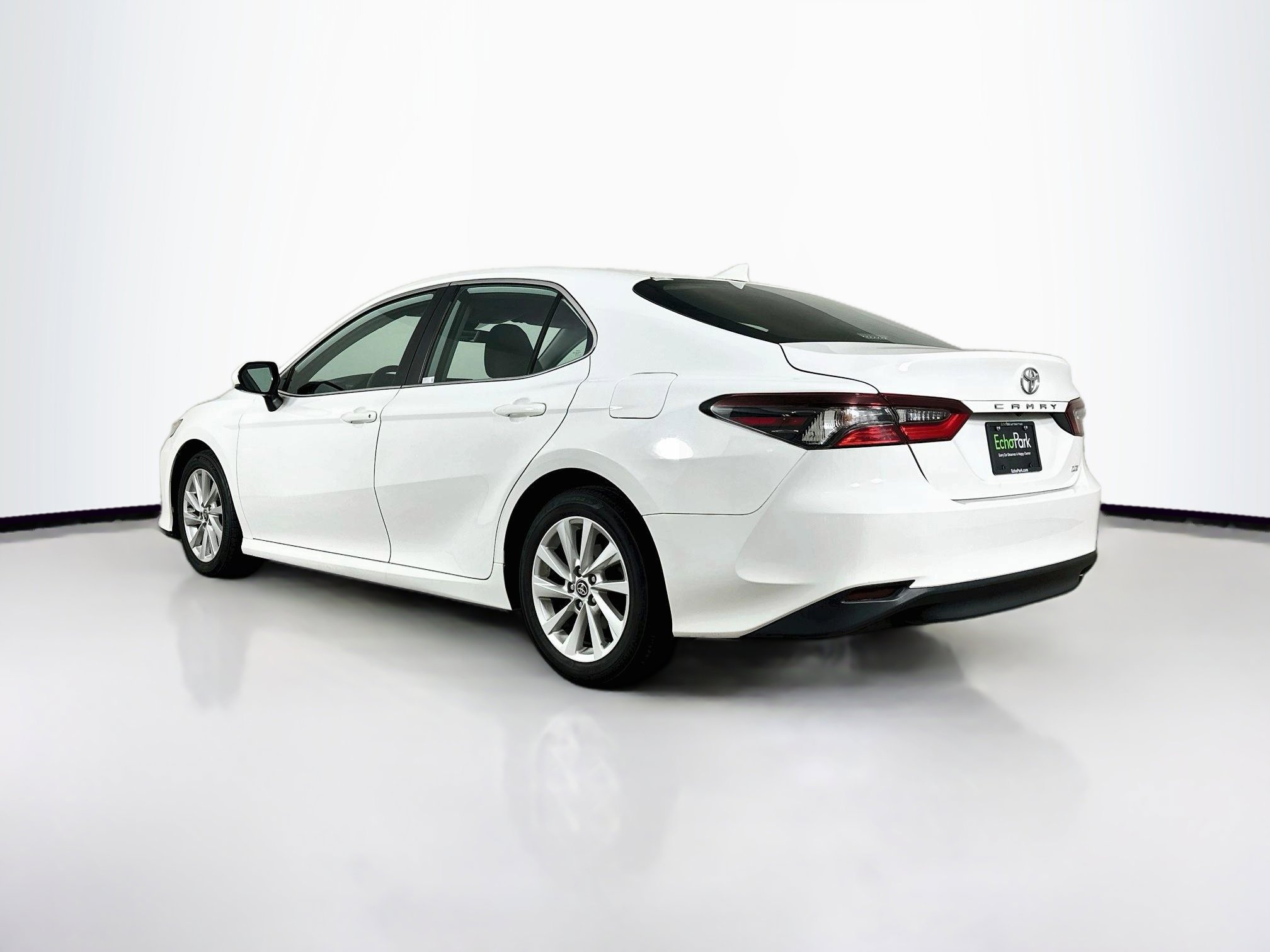 Used 2021 Toyota Camry LE FWD image 5