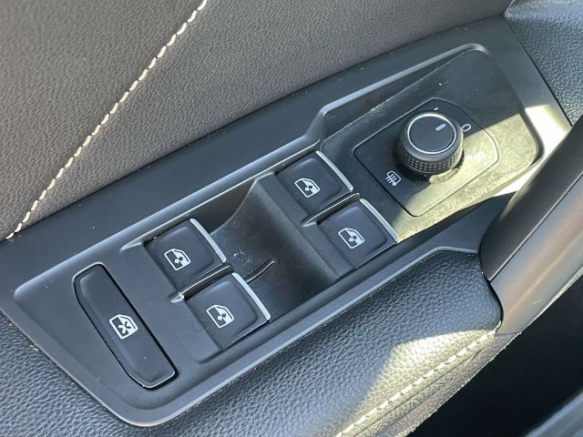 Certified 2023 Volkswagen Tiguan SE R-Line FWD image 16
