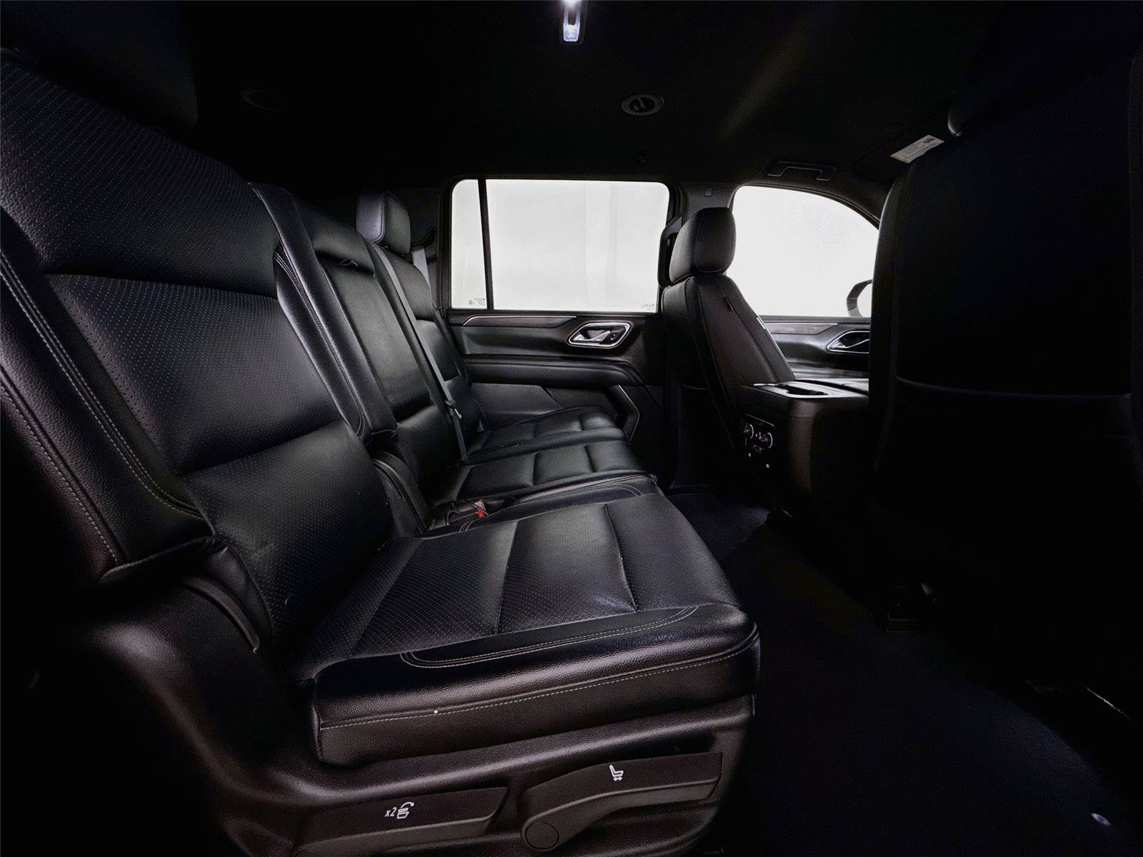 Used 2024 Chevrolet Suburban LS RWD image 14