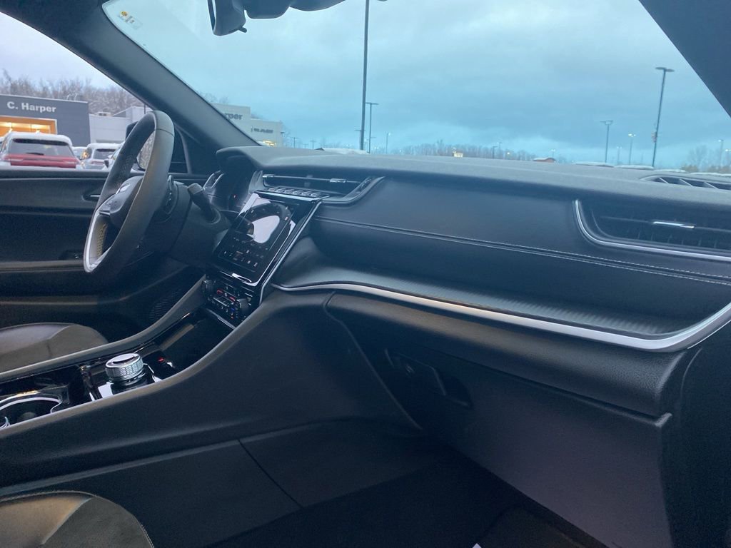 Used 2023 Jeep Grand Cherokee L Laredo image 8