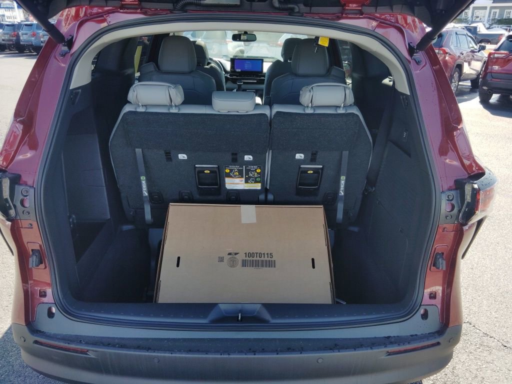 New 2026 Toyota Sienna XLE image 11