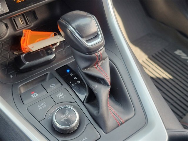 Used 2022 Toyota RAV4 SE image 26