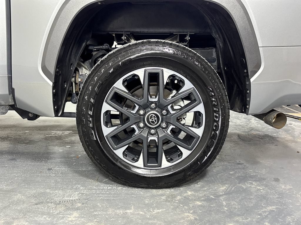 Used 2024 Toyota Tundra Limited AWD/4WD image 33