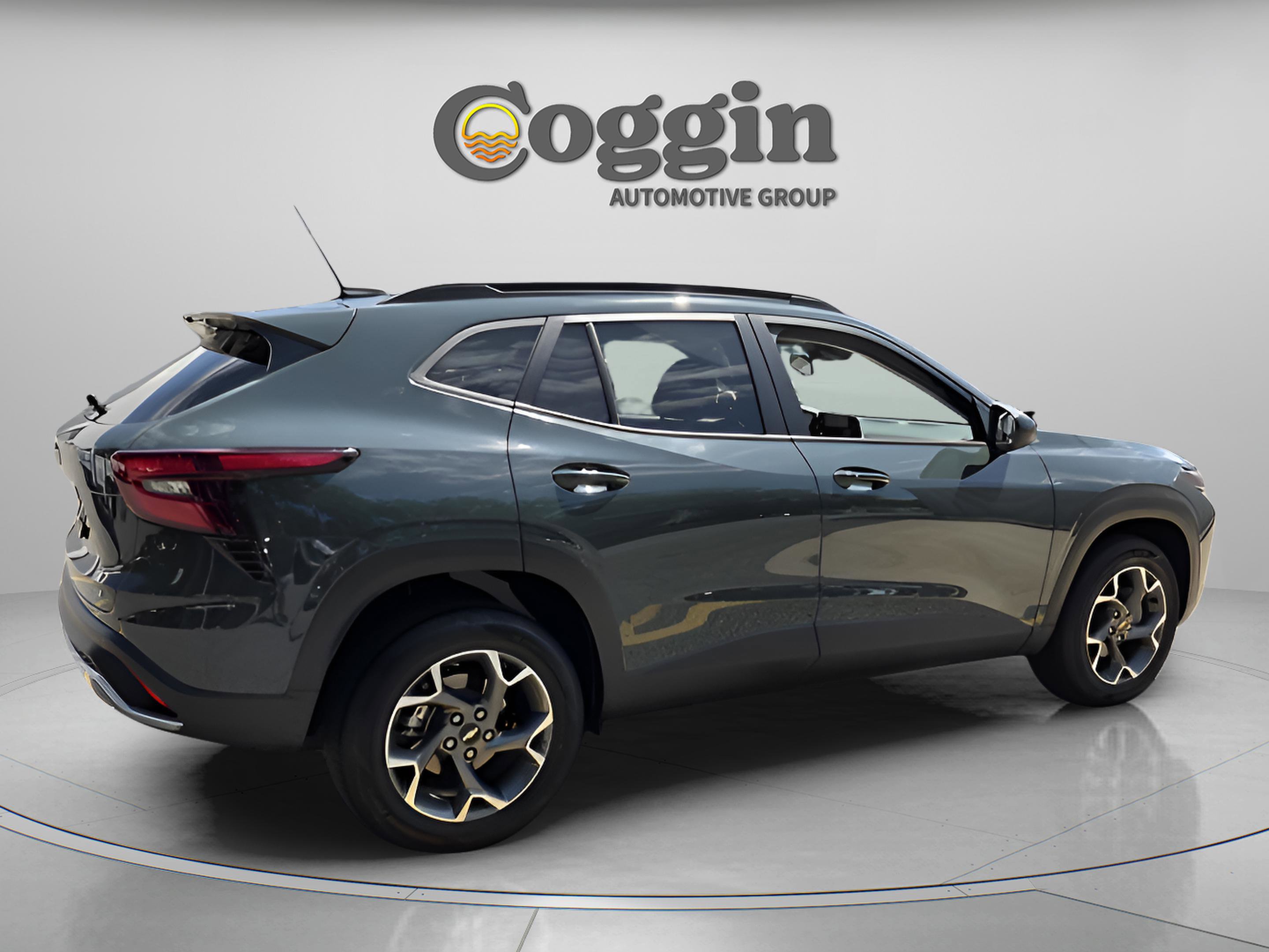 Used 2025 Chevrolet Trax LT w/ Driver Confidence Package FWD image 5