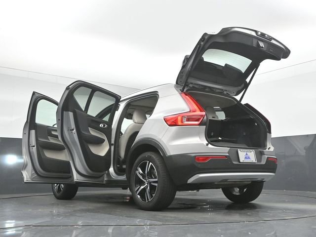Used 2023 Volvo XC40 B5 Plus image 53