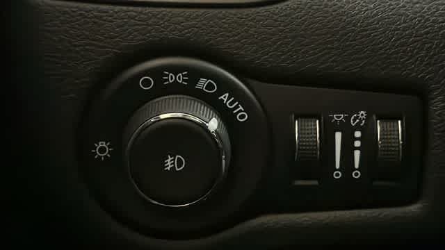 Used 2021 Jeep Cherokee Latitude Lux FWD image 15