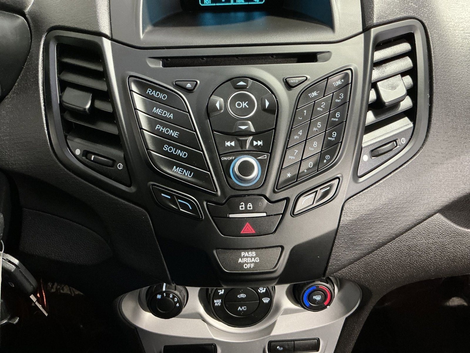 Used 2017 Ford Fiesta SE image 29