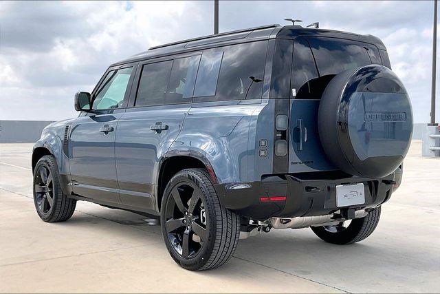 New 2026 Land Rover Defender 110 X-Dynamic SE image 3