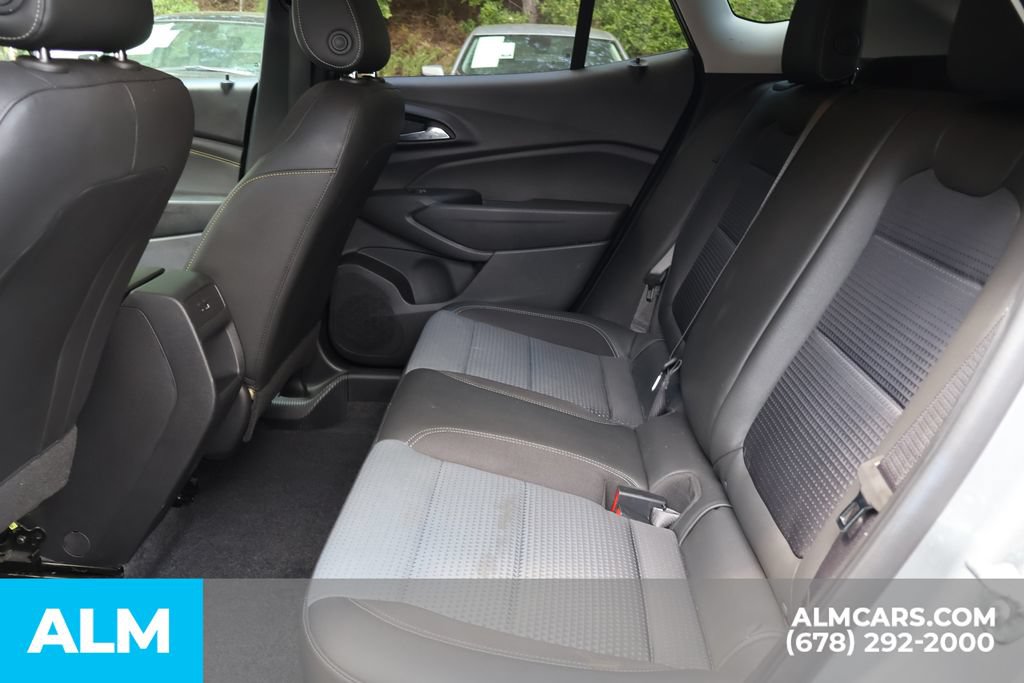 Used 2025 Chevrolet Trax LT FWD image 17