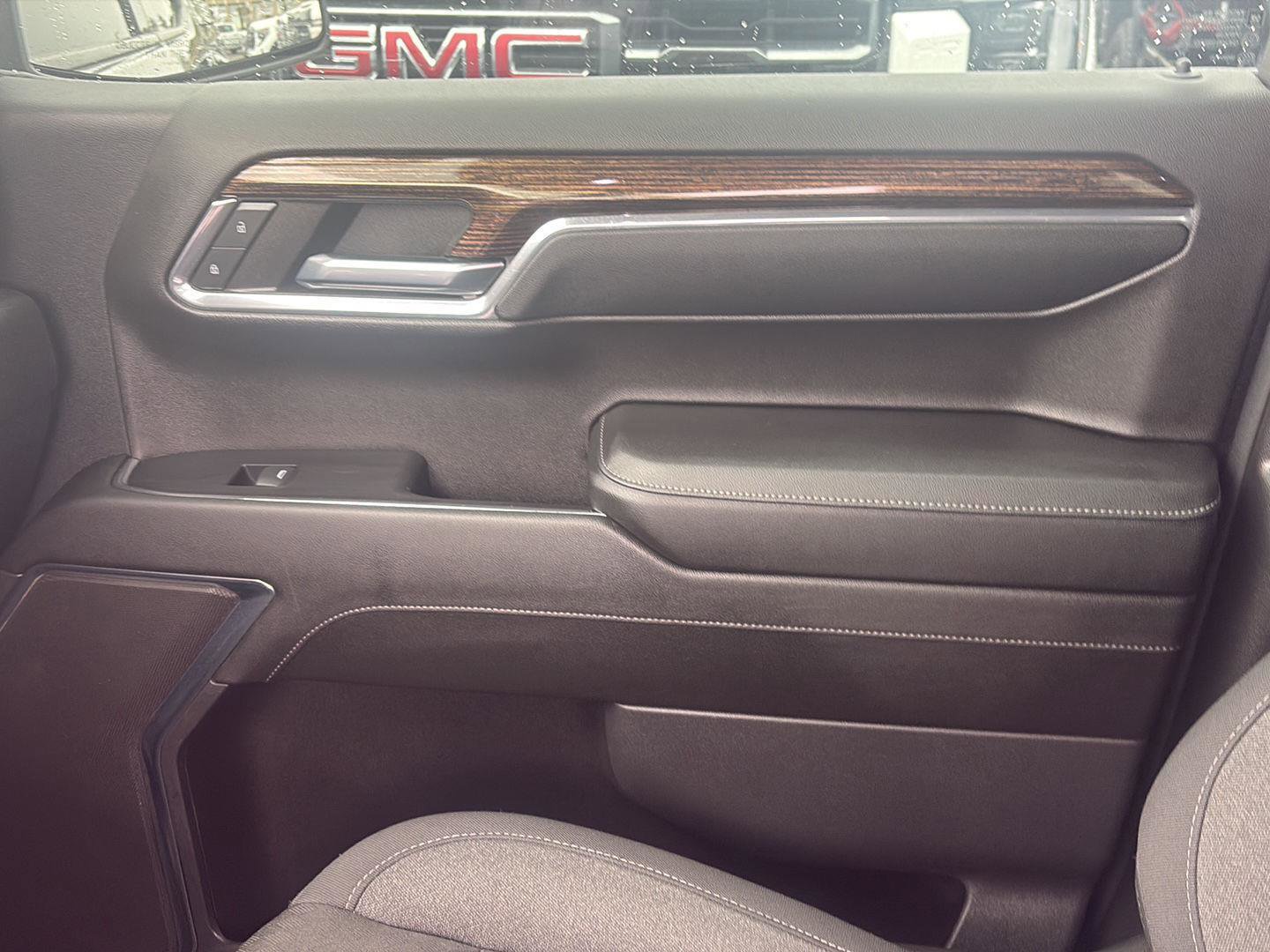 Used 2024 GMC Sierra 1500 Elevation w/ LPO, Elevation Black Package AWD/4WD image 19