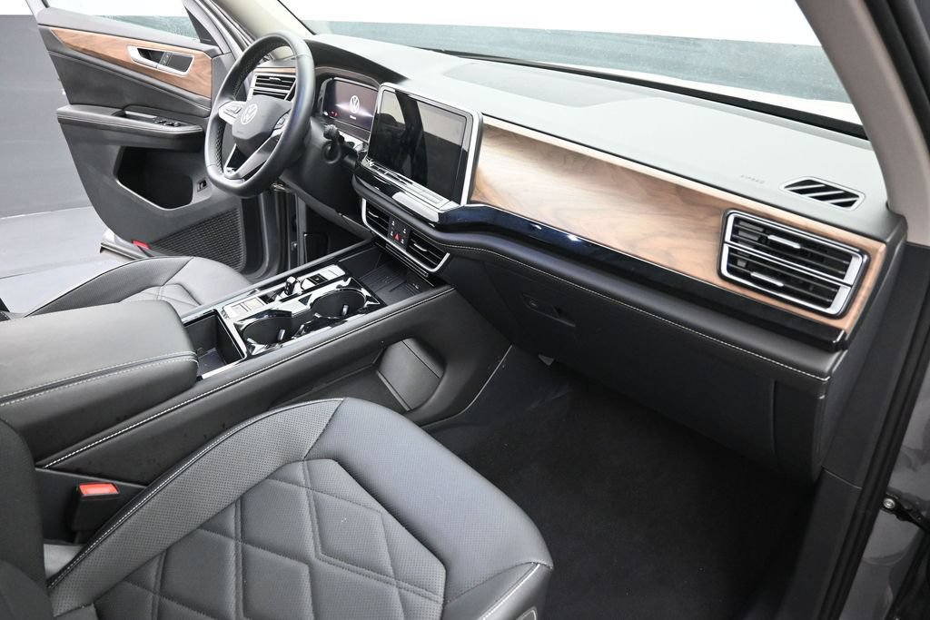 Used 2025 Volkswagen Atlas SE FWD image 25