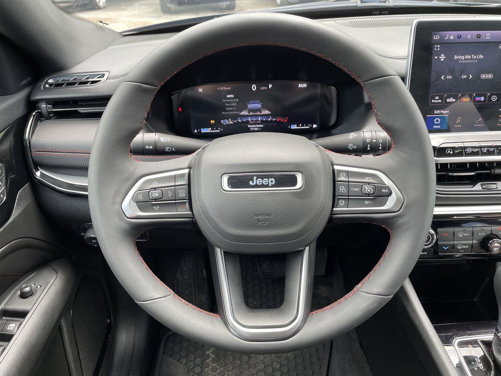 Used 2025 Jeep Compass Trailhawk w/ Trailhawk Elite Group image 14