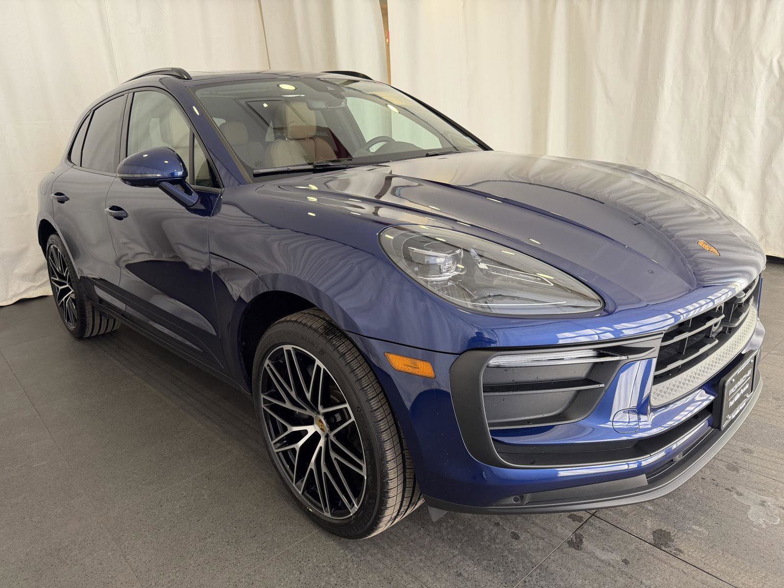 Certified 2025 Porsche Macan Turbo image 7