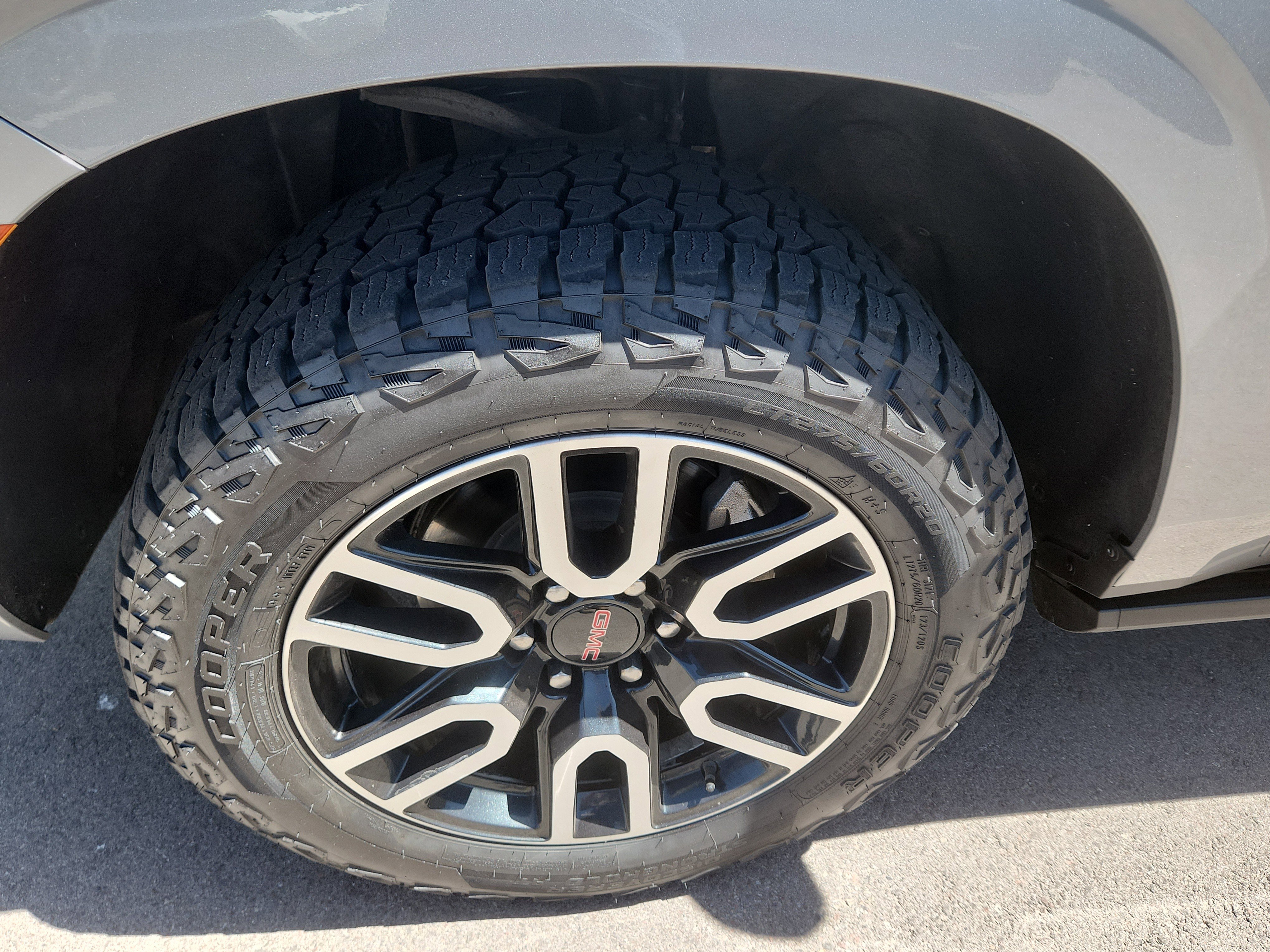 Used 2024 GMC Yukon XL AT4 AWD/4WD image 19