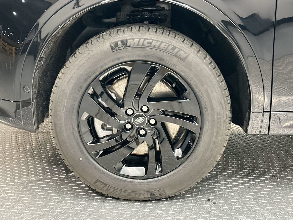 Used 2025 Land Rover Discovery Sport S AWD/4WD image 3
