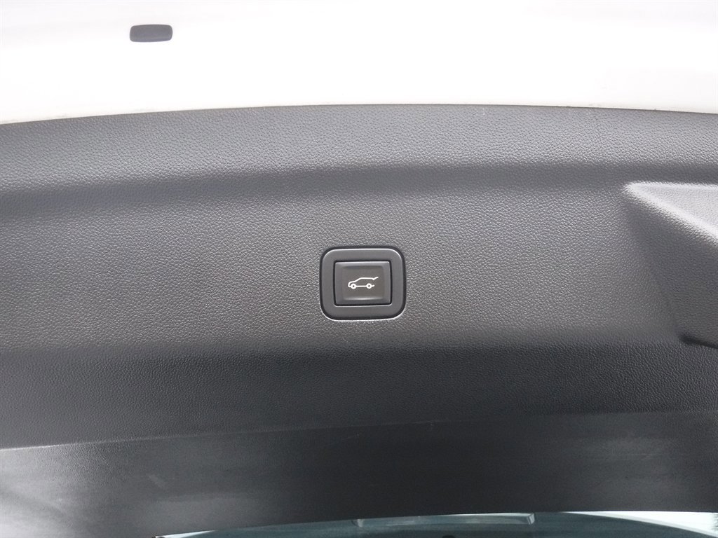 Used 2023 Cadillac Escalade ESV Premium Luxury image 11