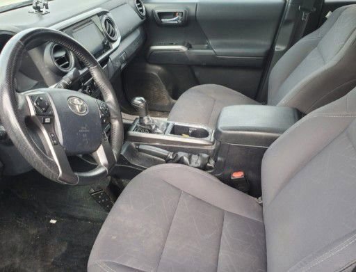 Used 2018 Toyota Tacoma TRD Off-Road image 2