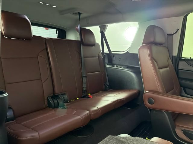Used 2019 Chevrolet Suburban Premier w/ Premier Plus Edition RWD image 19